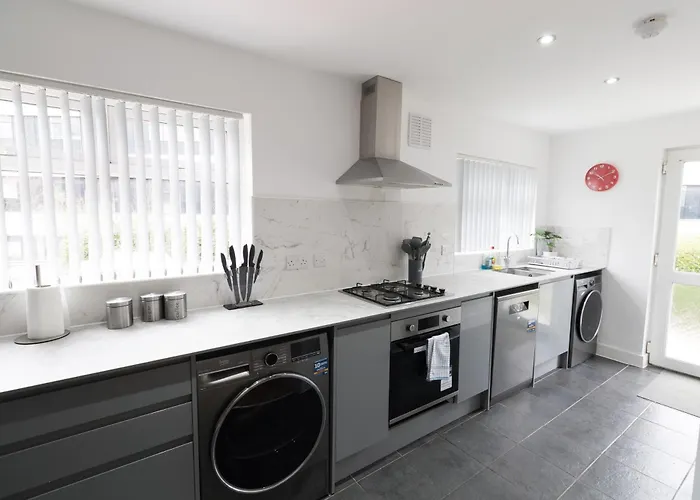 Stunning Stay - Fast Wi-Fi - Garden - Walk To Town