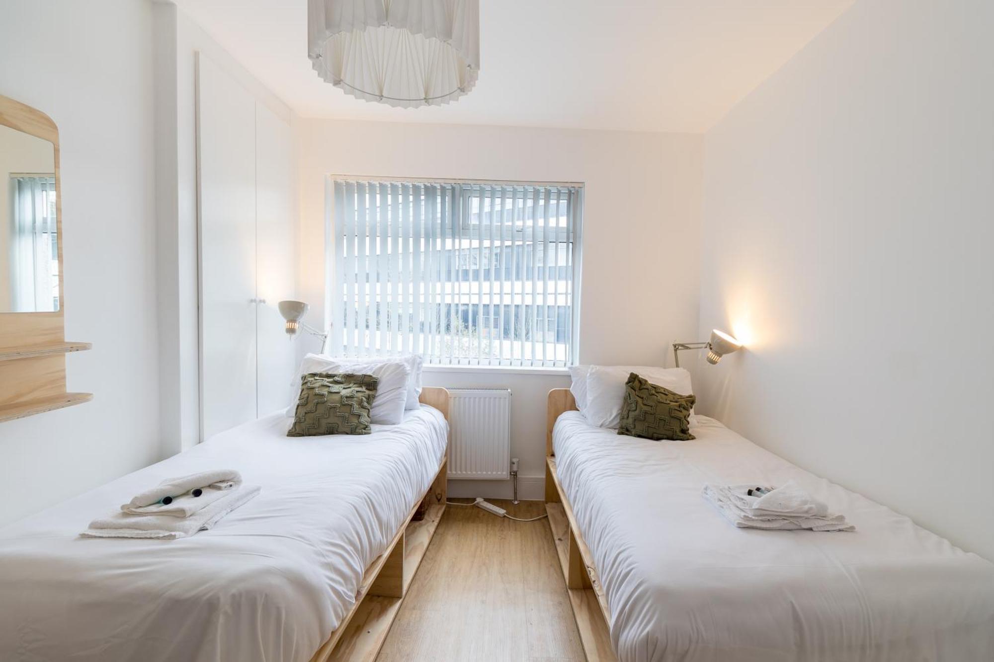 Stunning - Fast Wi-fi - Garden - Walk To Town Holiday home