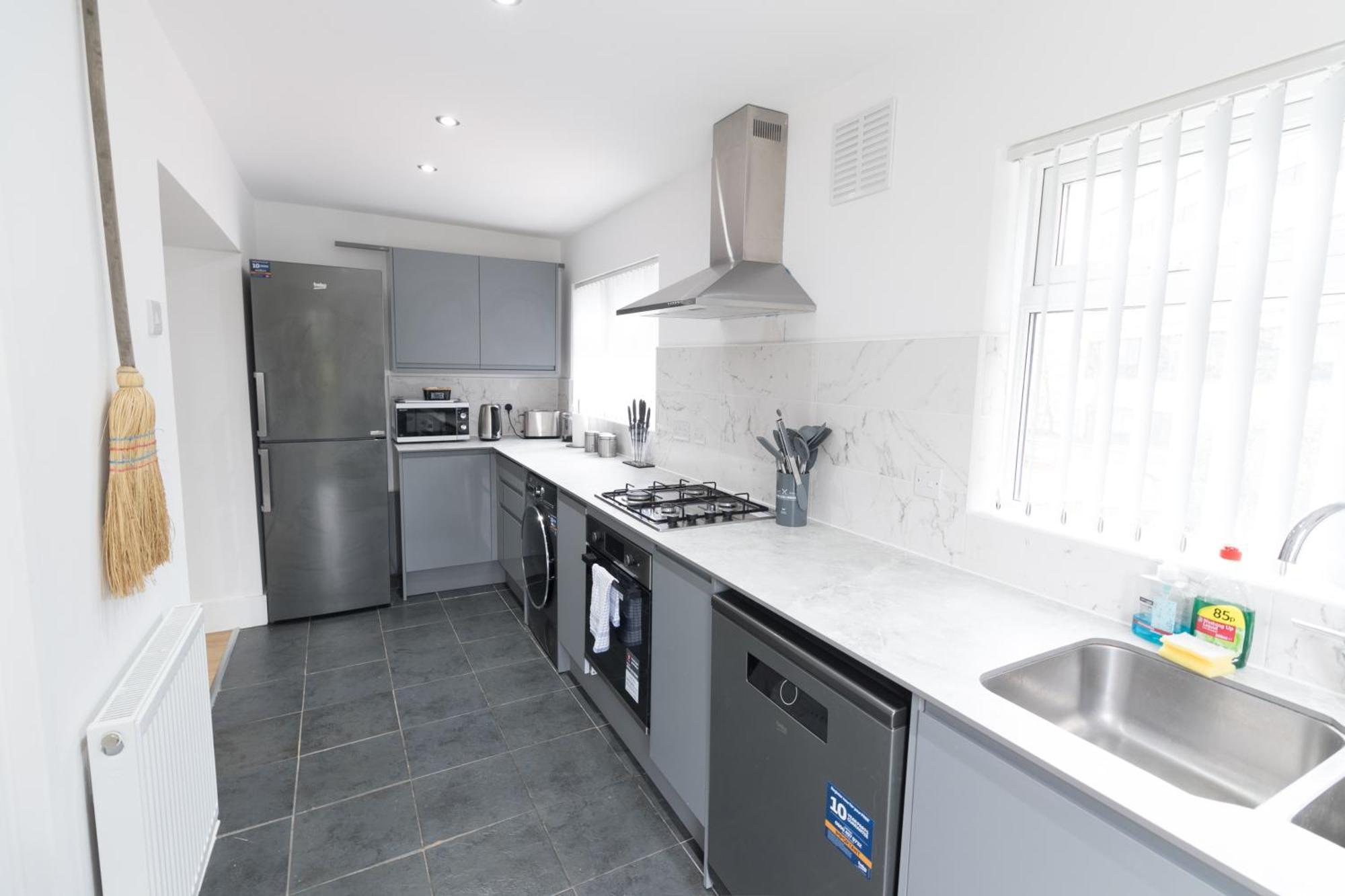 Stunning - Fast Wi-fi - Garden - Walk To Town Holiday home Newport (Gwent)