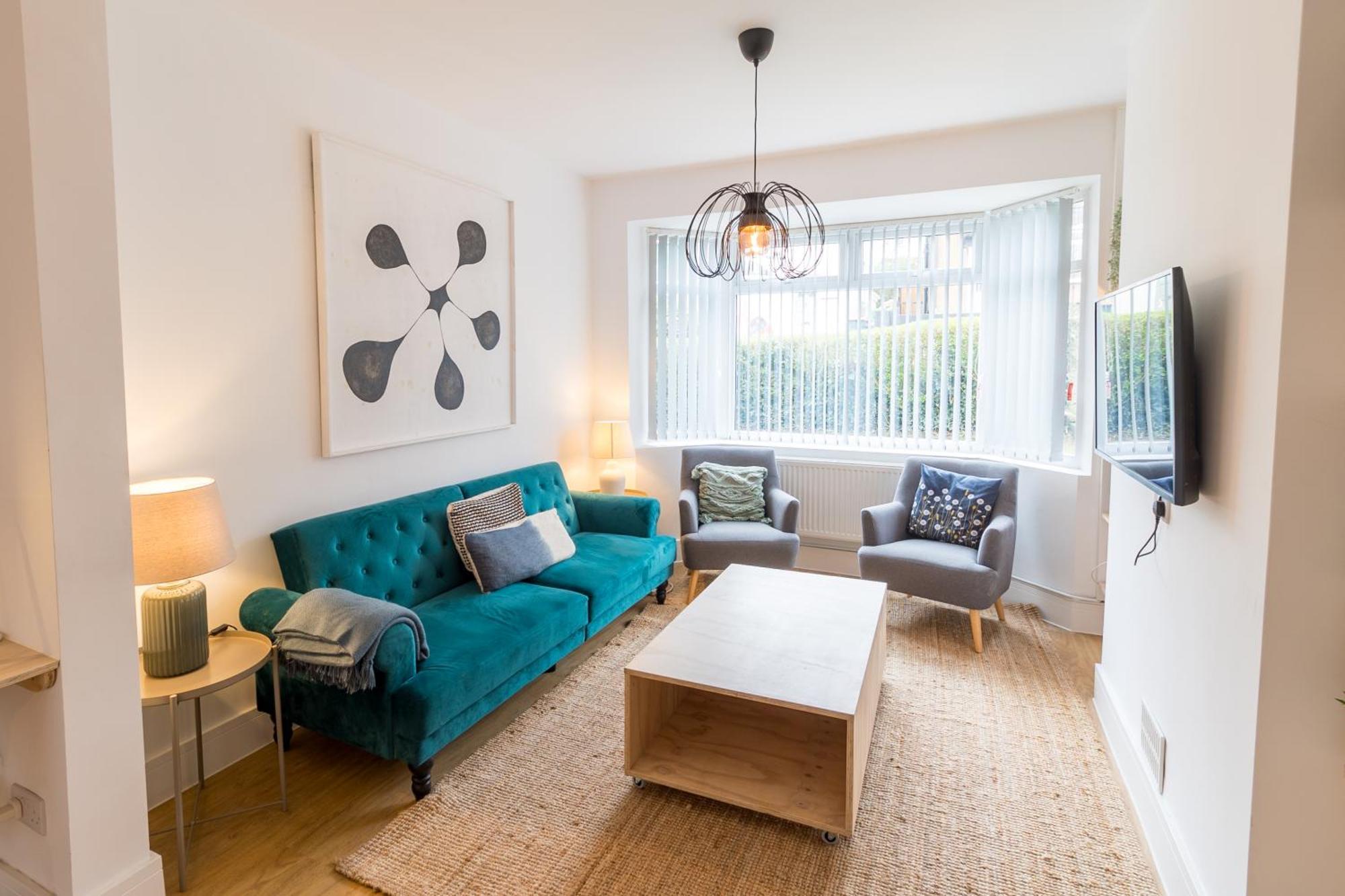 Stunning - Fast Wi-fi - Garden - Walk To Town Holiday home